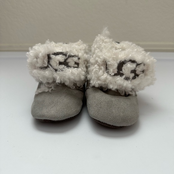 Baby UGG booties Size 2/3 - Picture 1 of 11